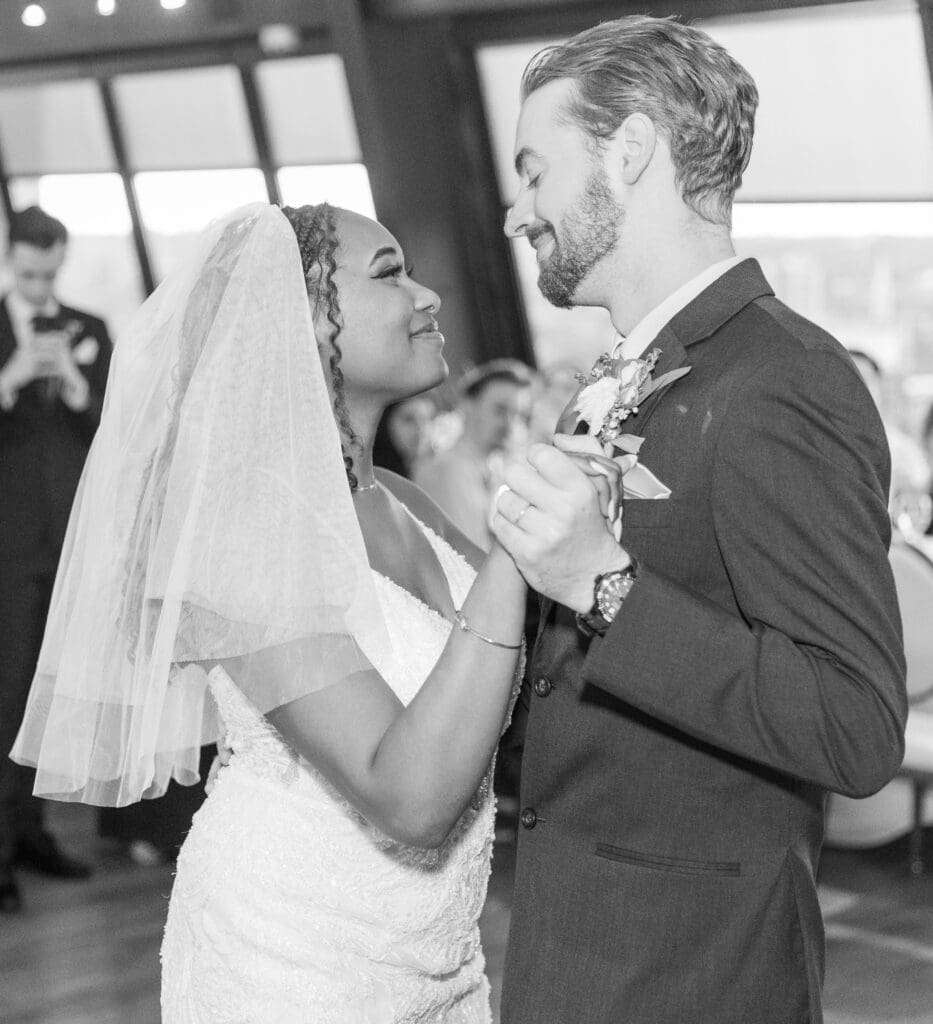 bride groom first dance