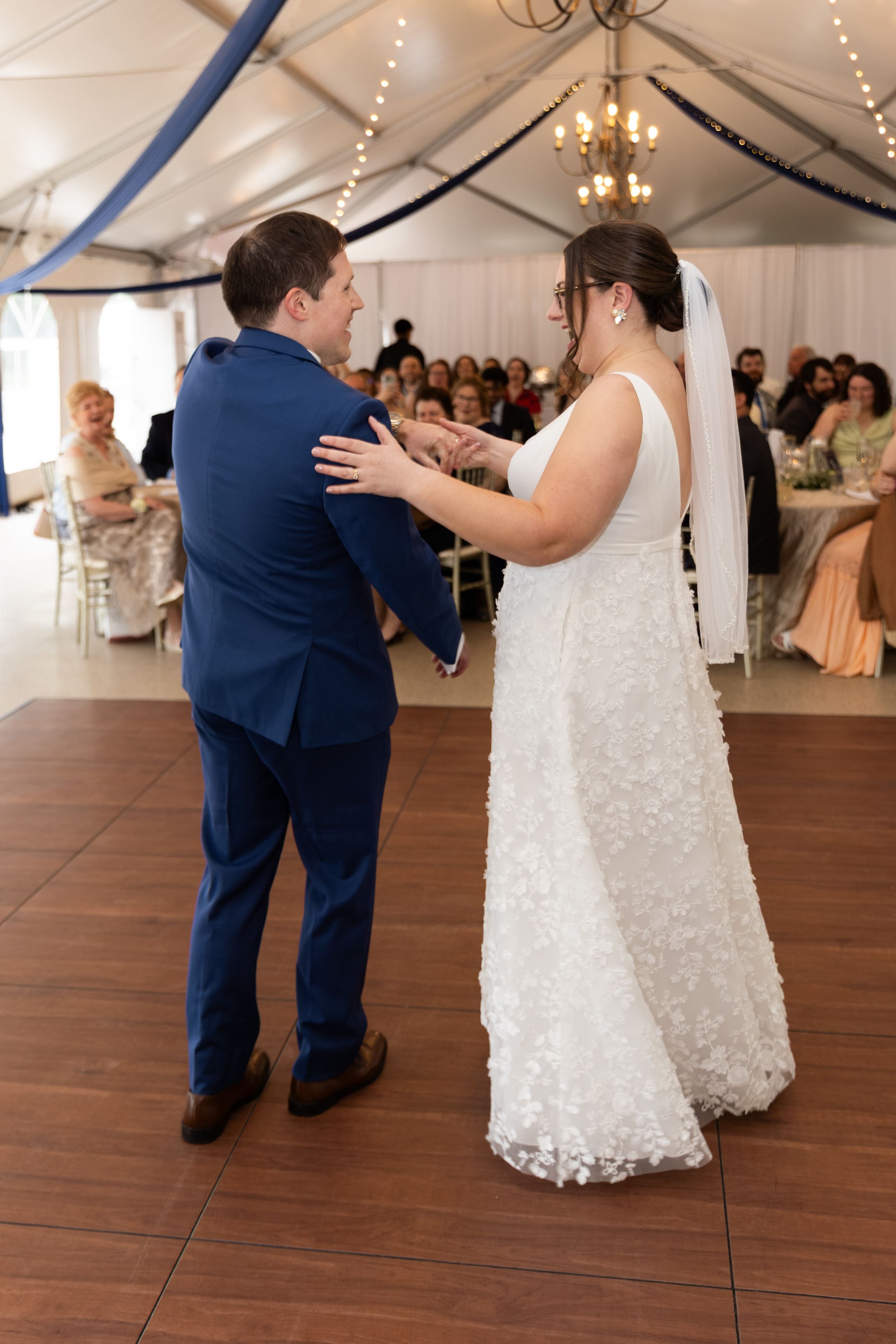 bride groom first dance